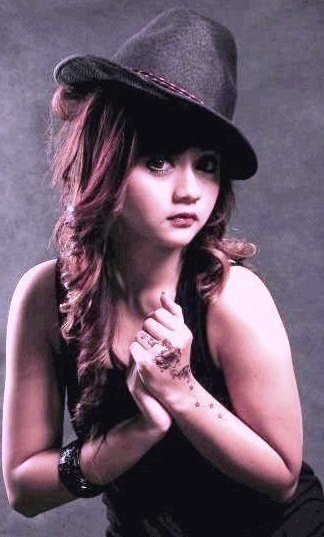 foto jenita janet tidak memakai wik Foto Jenita Janet Rambut Asli Tanpa Wik