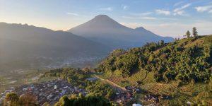 Gardu Pandang Tieng, Menikmati Panorama Alam Indah Sembari Kulineran