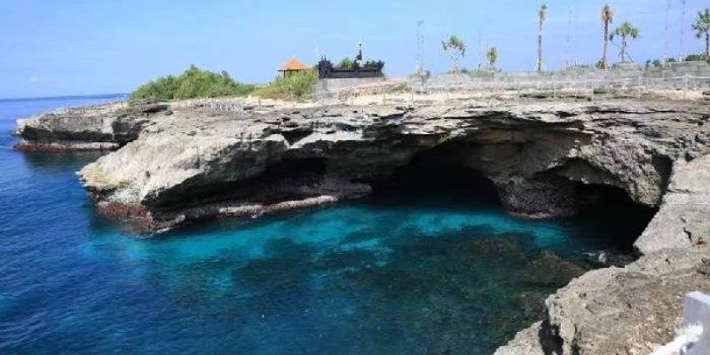 Pantai Batu Bata Belek, Pantai dengan Bebatuan Eksotis