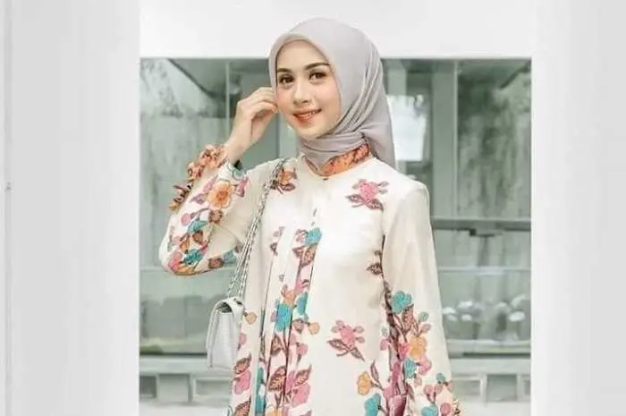 Baju Batik Wanita Hijab