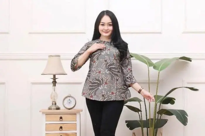 Batik Wanita Berbadan Besar