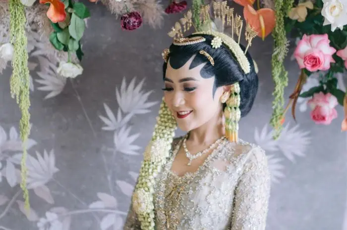 Kebaya Pengantin Jawa