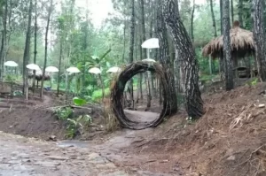 Ngukir Wisata Alam Batu