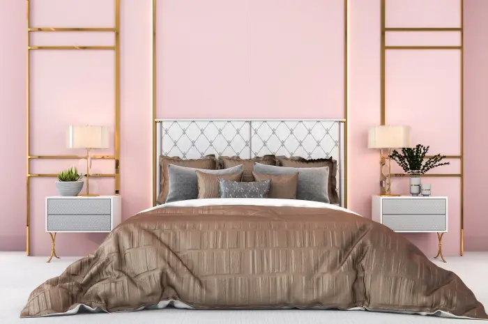 Kamar Tidur Klasik Modern dengan Dominasi Soft Pink