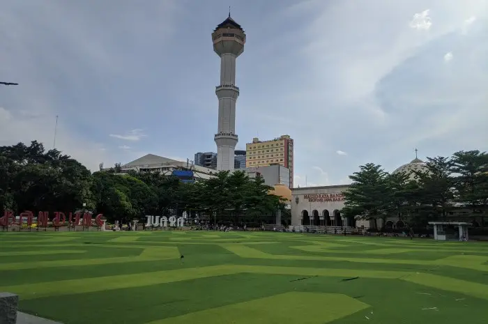Fasilitas dan Aksesibilitas Menuju Alun-alun Kota Bandung