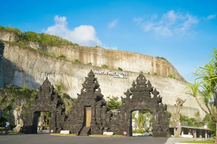 Tips Saat Ingin Berlibur ke Pantai Melasti