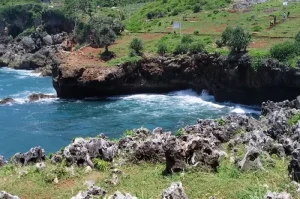 Pantai Eksotis di Gunung Kidul