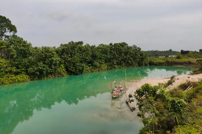 Danau Biru Tewang Pajangan