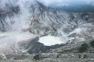 Gunung Penuh Misteri dan Legenda yang Harus Kamu Ketahui di Indonesia