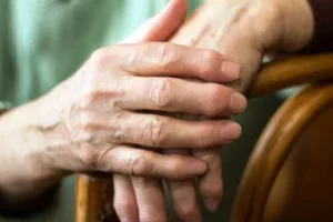 5 Kebiasaan yang Bikin Kulit Tangan Cepat Keriput dan Cara Mencegahnya