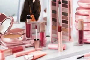 5 Produk Makeup Multifungsi yang Wajib Dimiliki Saat Traveling