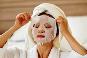 Sleeping Mask vs Sheet Mask: Mana yang Lebih Baik untuk Perawatan Malam?